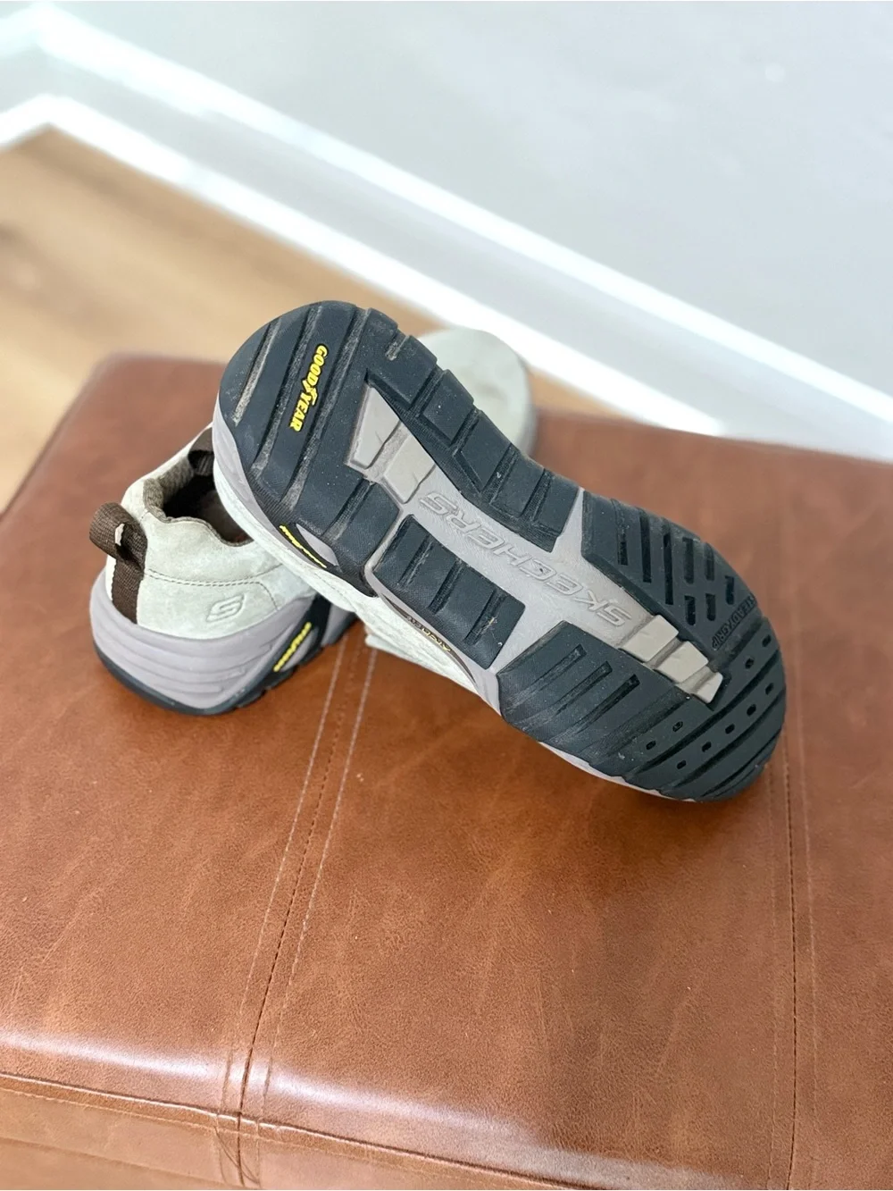 Skechers Arch Fit Maverick Leather Slip Ins 7.5